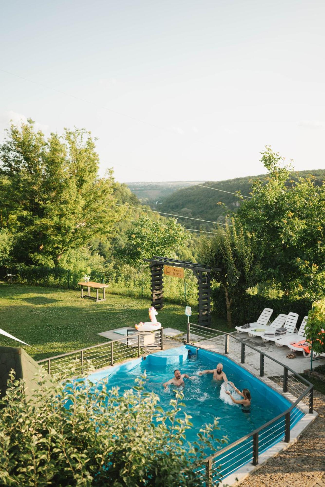 Rodynnyi Maietok Family Estate Villa Kamyanets-Podilski Dış mekan fotoğraf